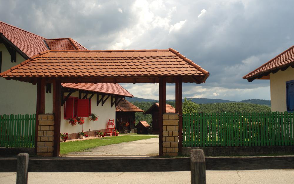 Etno Selo Rajski Konaci Leusici 外观 照片